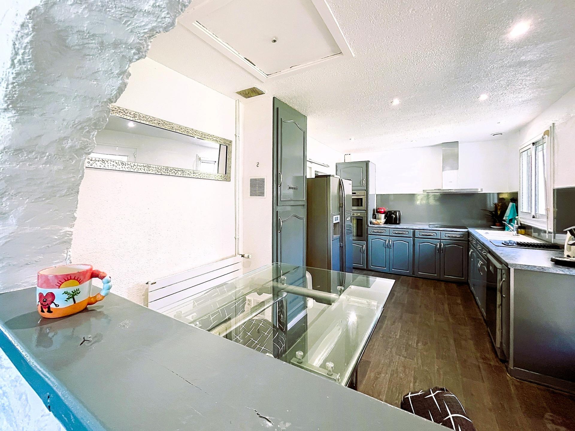 Photo 6 of the listing.