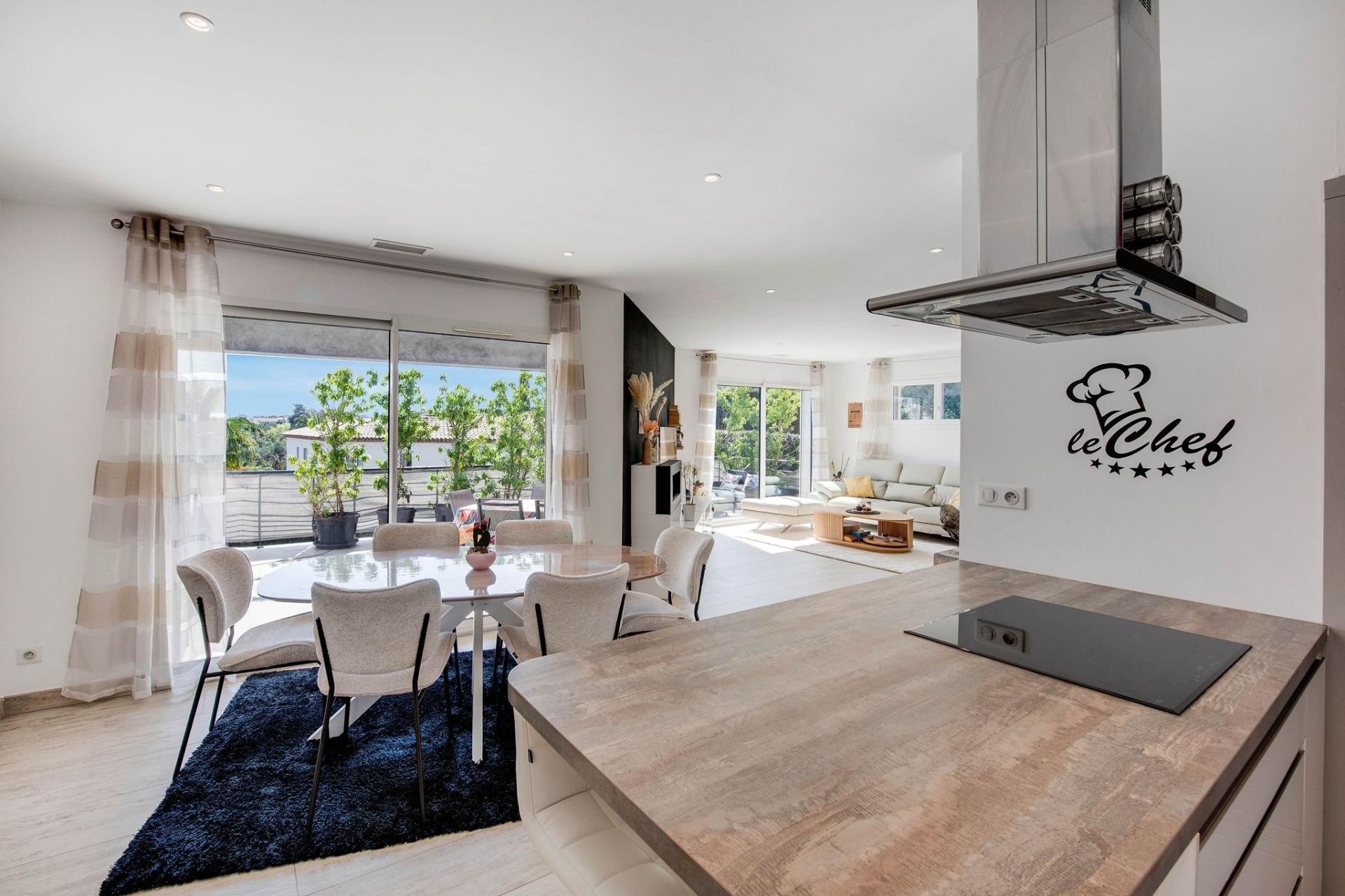 Photo 6 of the listing.