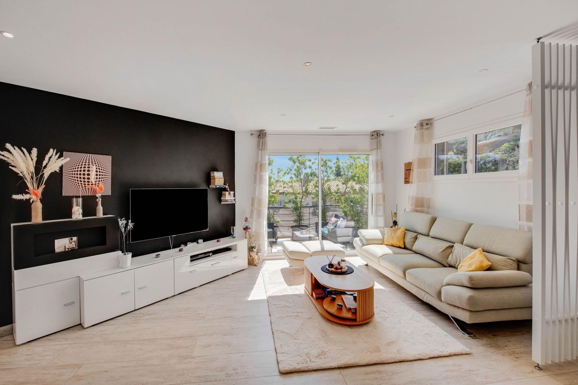 Photo 4 of the listing.