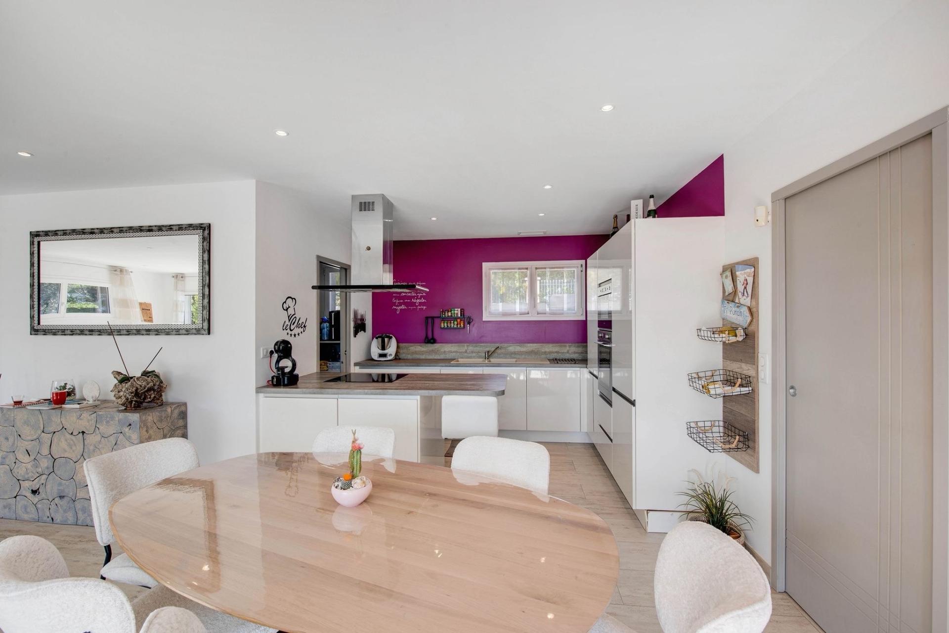 Photo 5 of the listing.