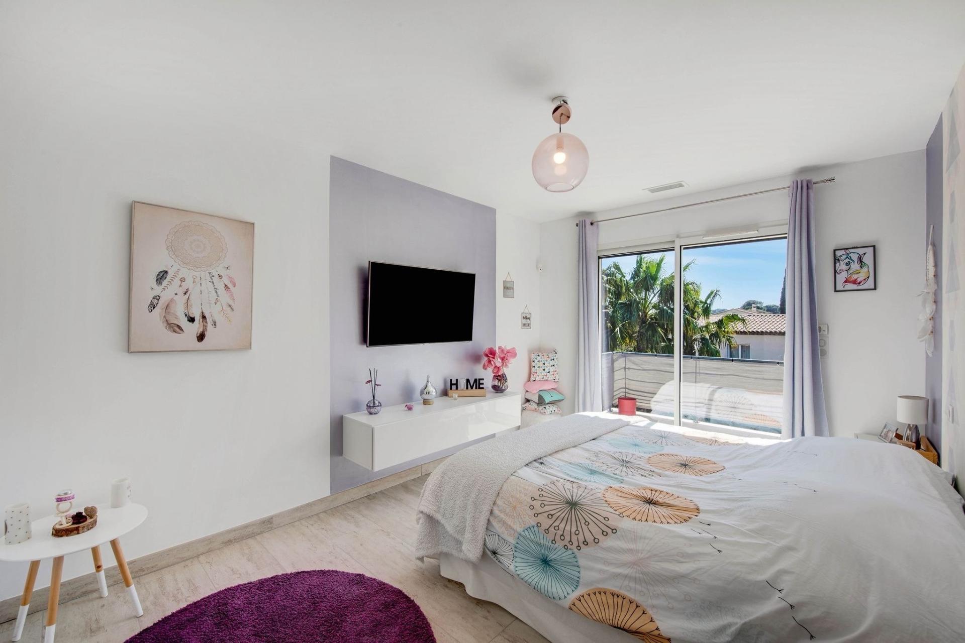 Photo 8 of the listing.