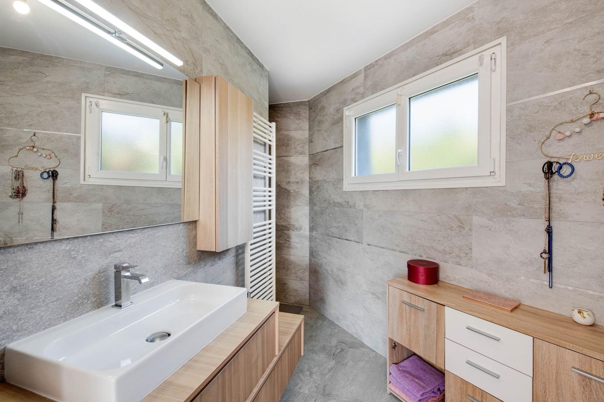 Photo 9 of the listing.