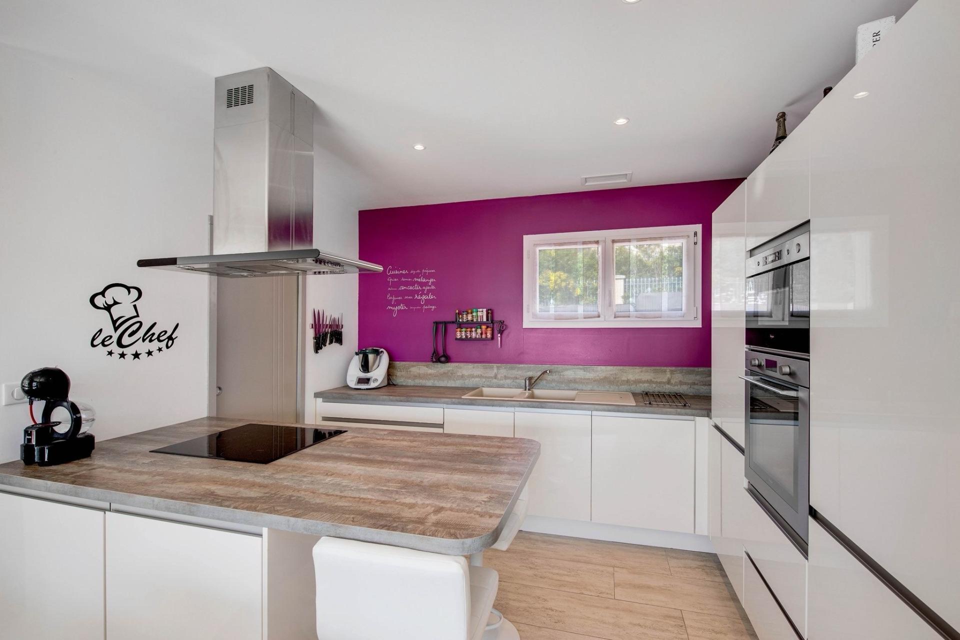 Photo 7 of the listing.