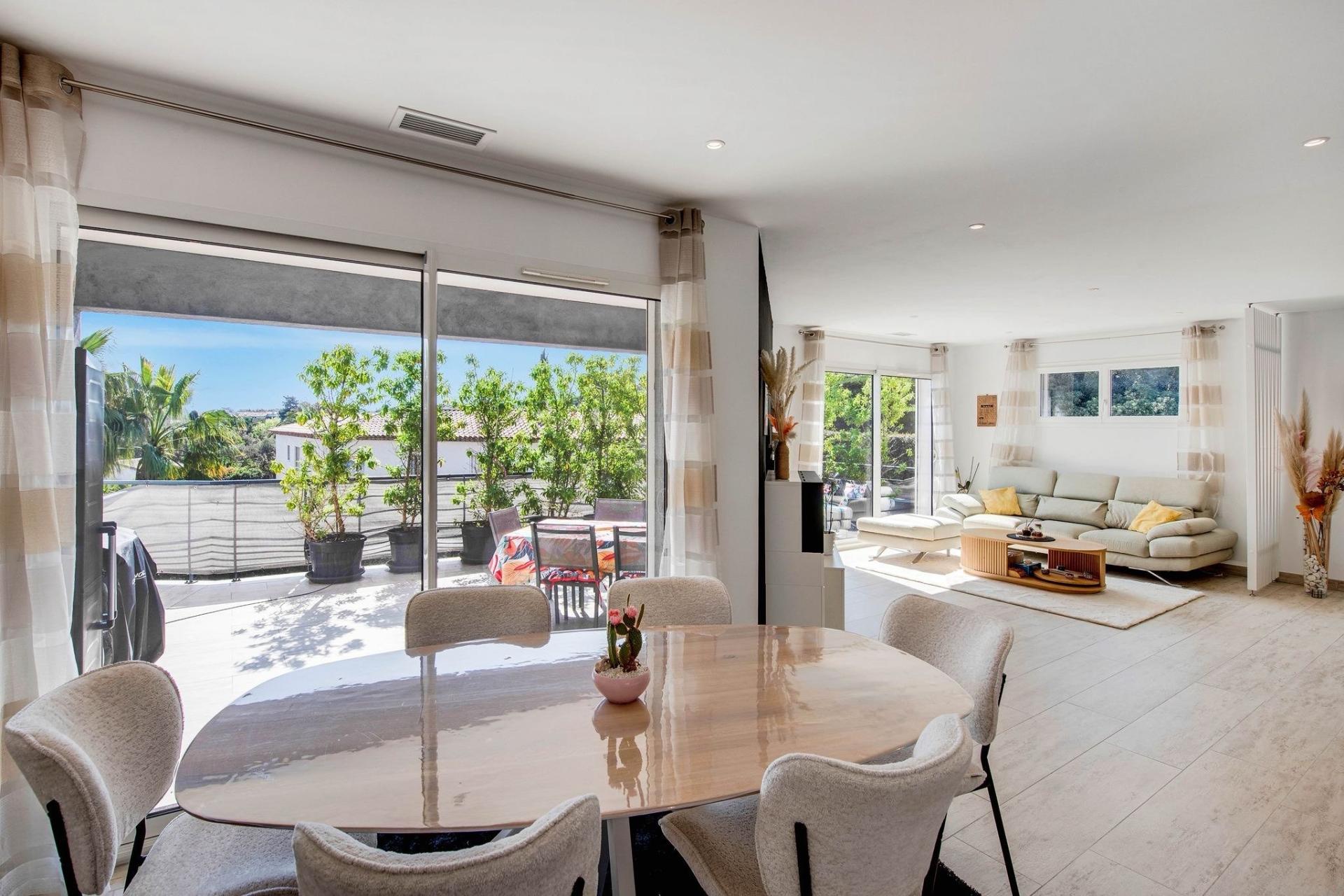 Photo 3 of the listing.