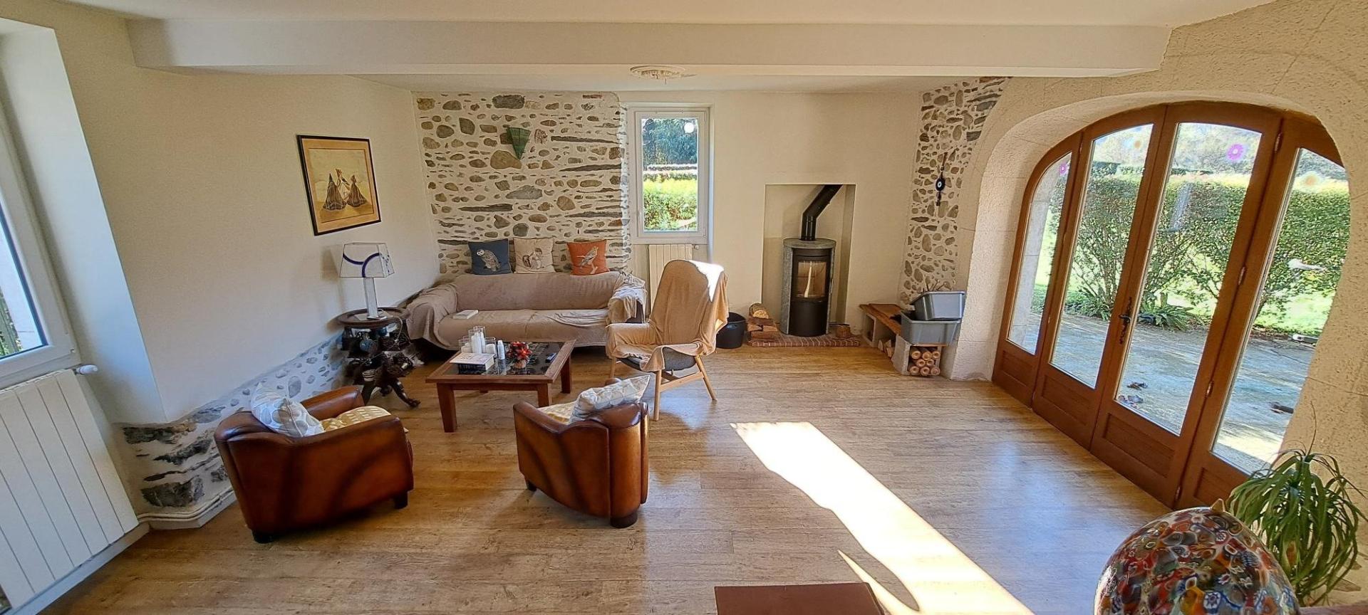 Photo 4 of the listing.