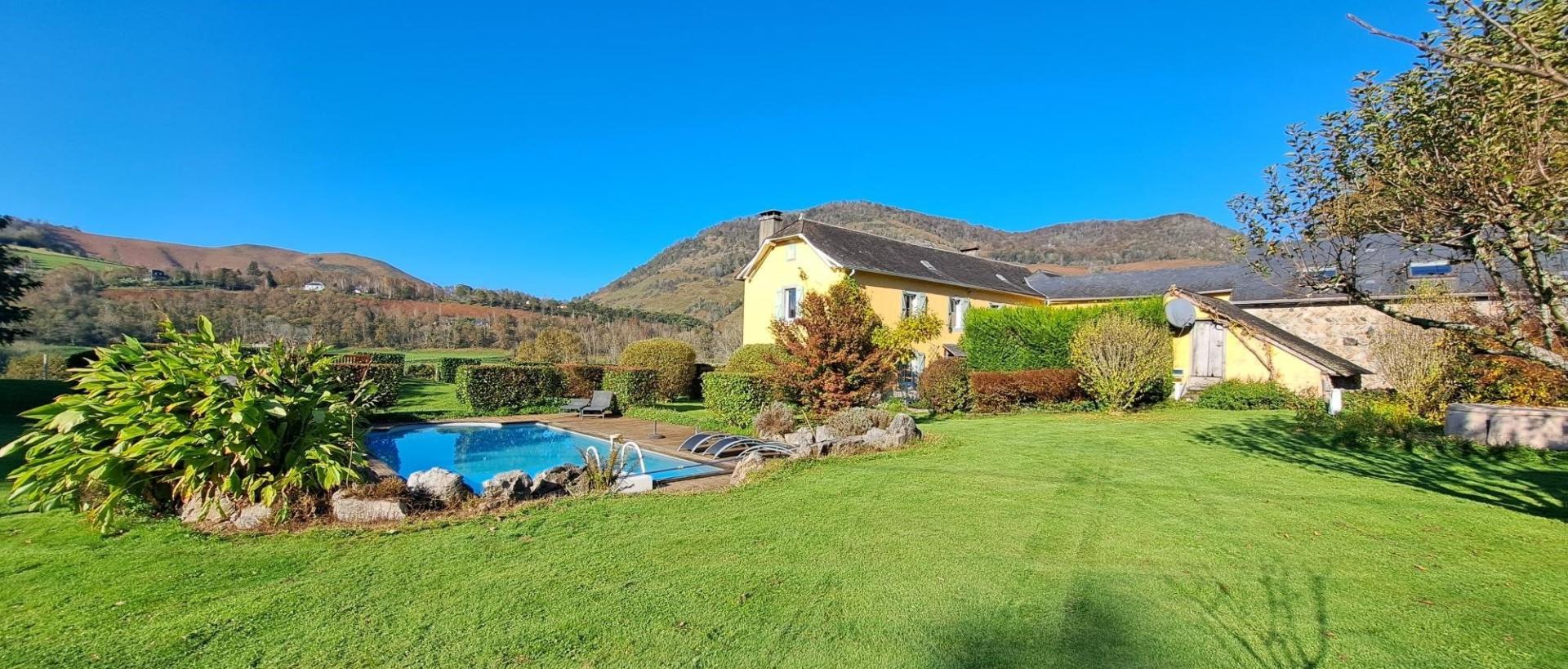 Photo 2 of the listing.