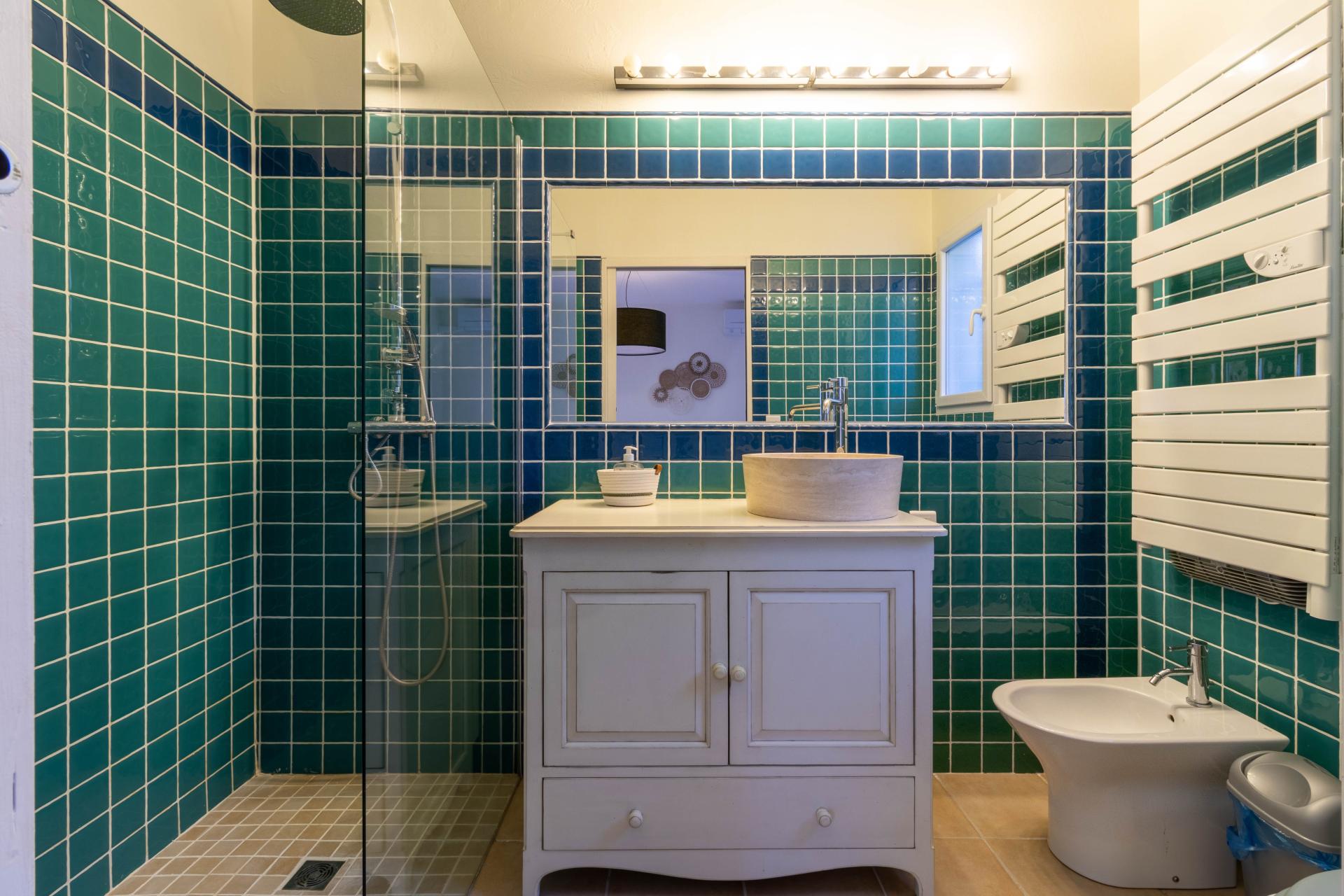 Photo 13 of the listing.