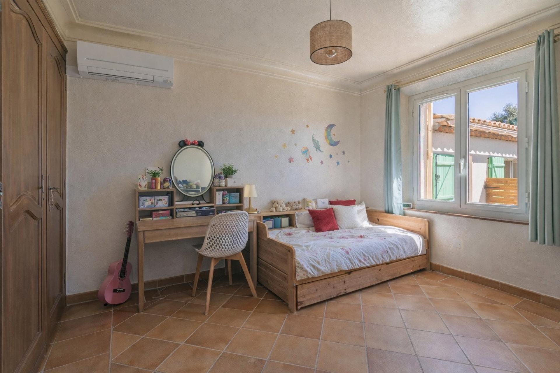 Photo 7 of the listing.