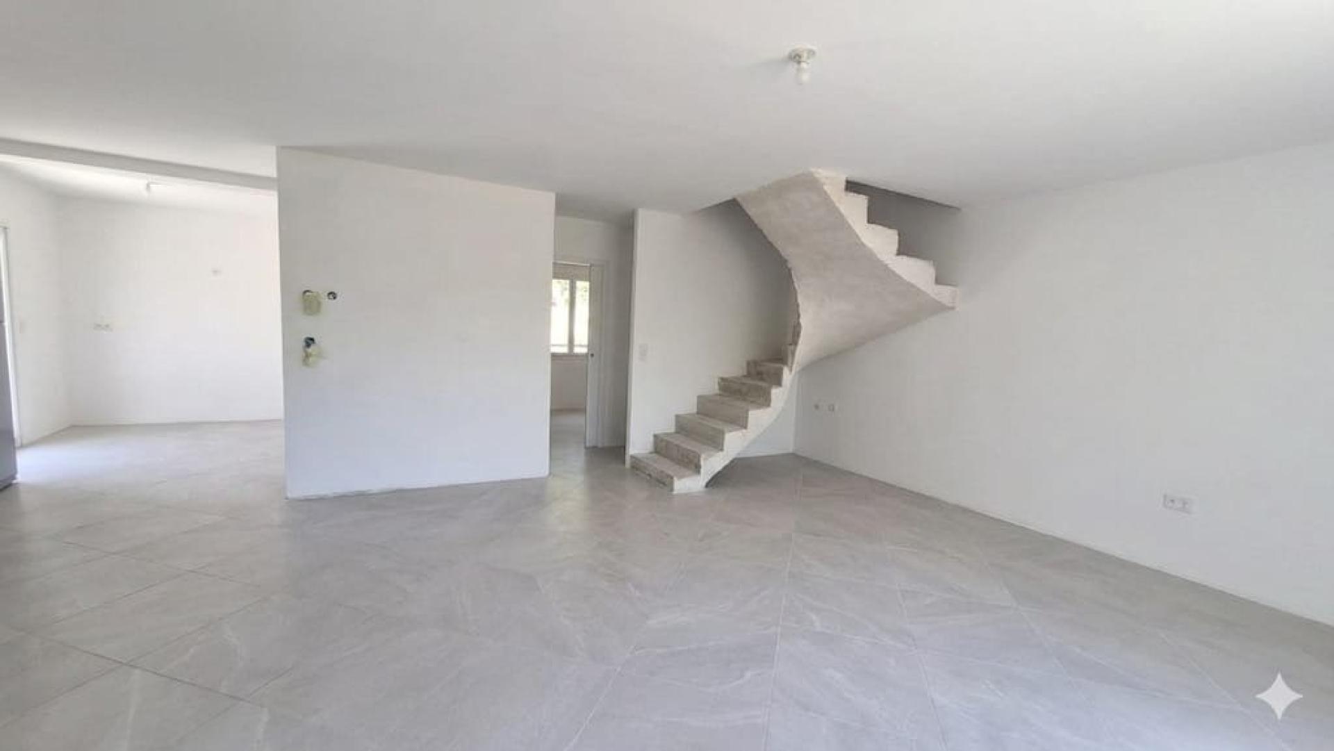 Photo 8 of the listing.