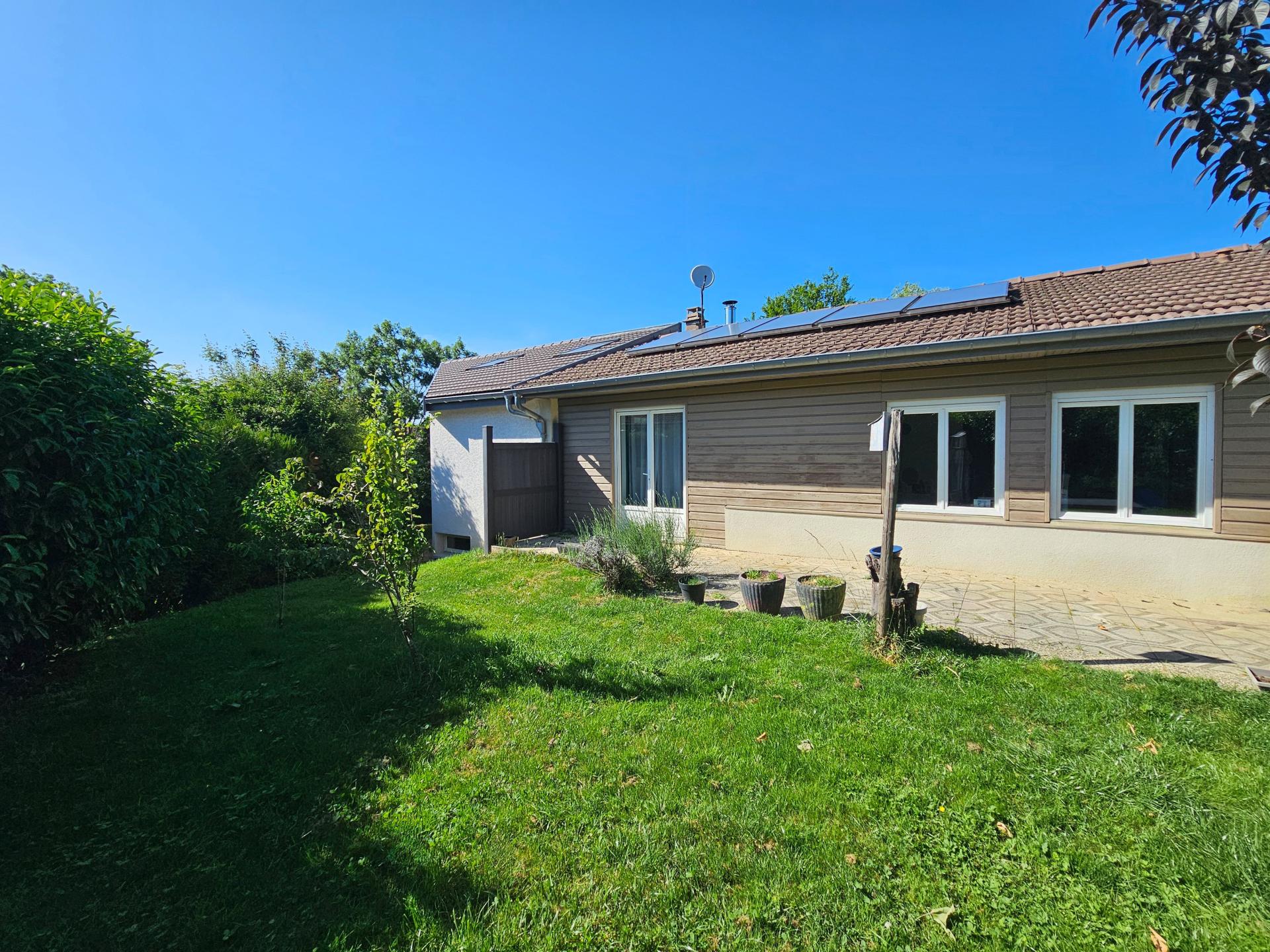Photo 13 of the listing.