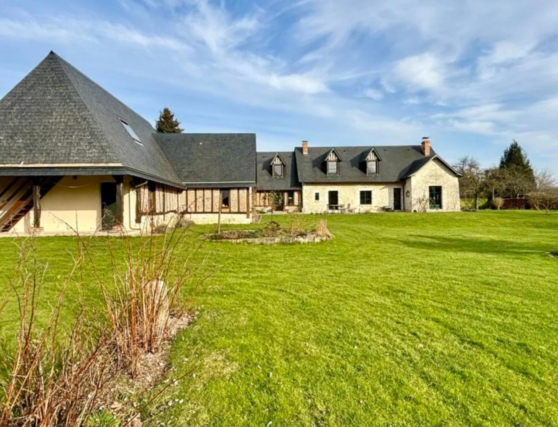 Photo 7 of the listing.