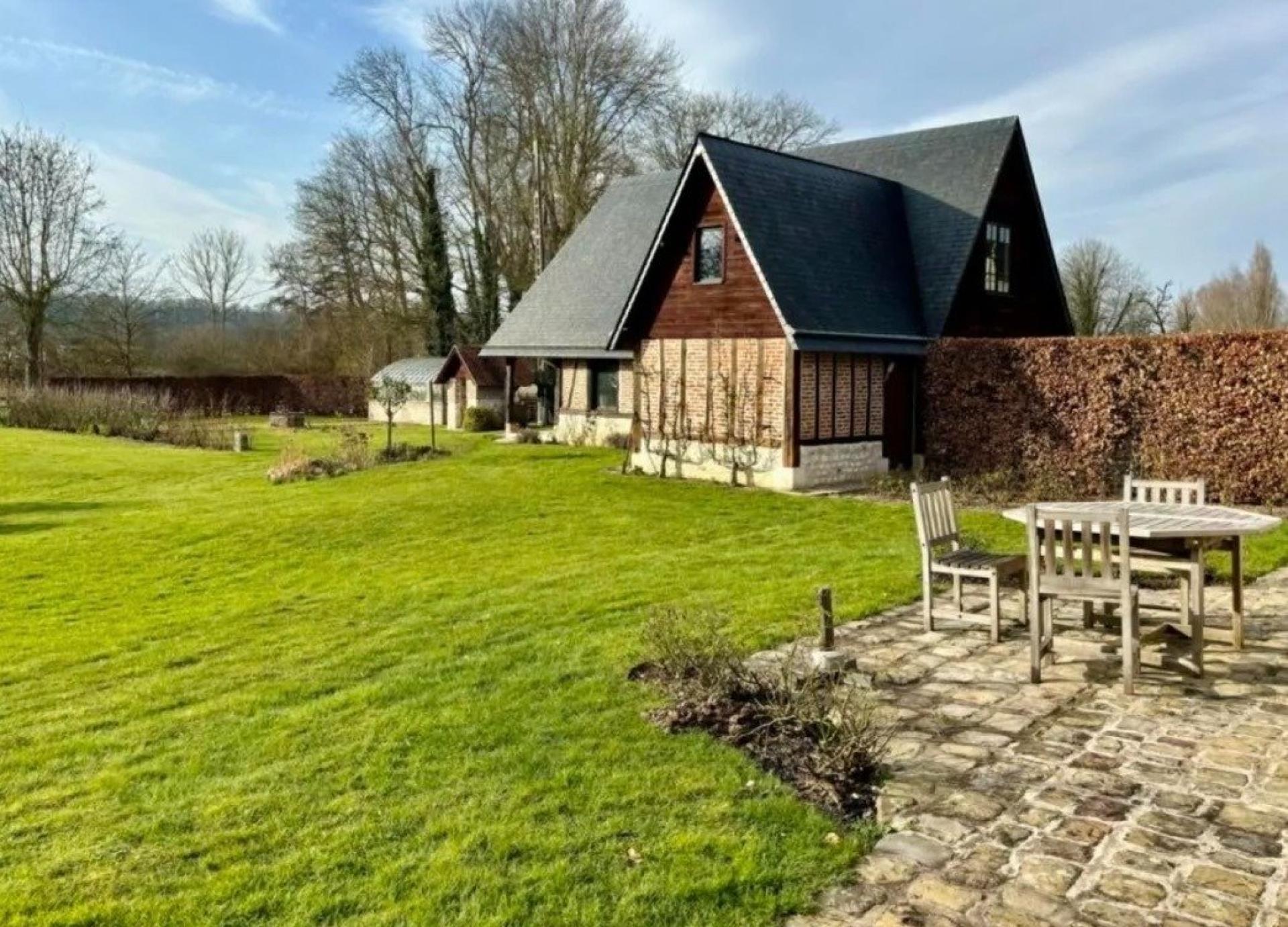 Photo 5 of the listing.