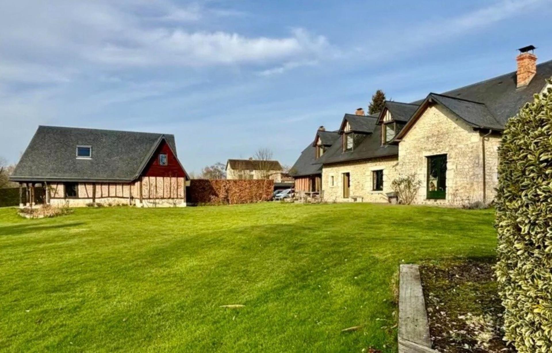 Photo 8 of the listing.