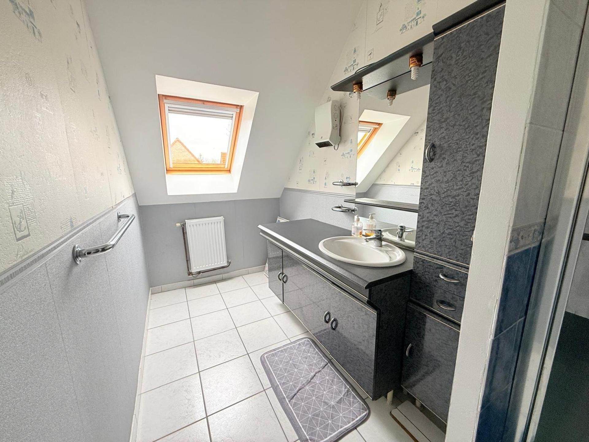 Photo 8 of the listing.