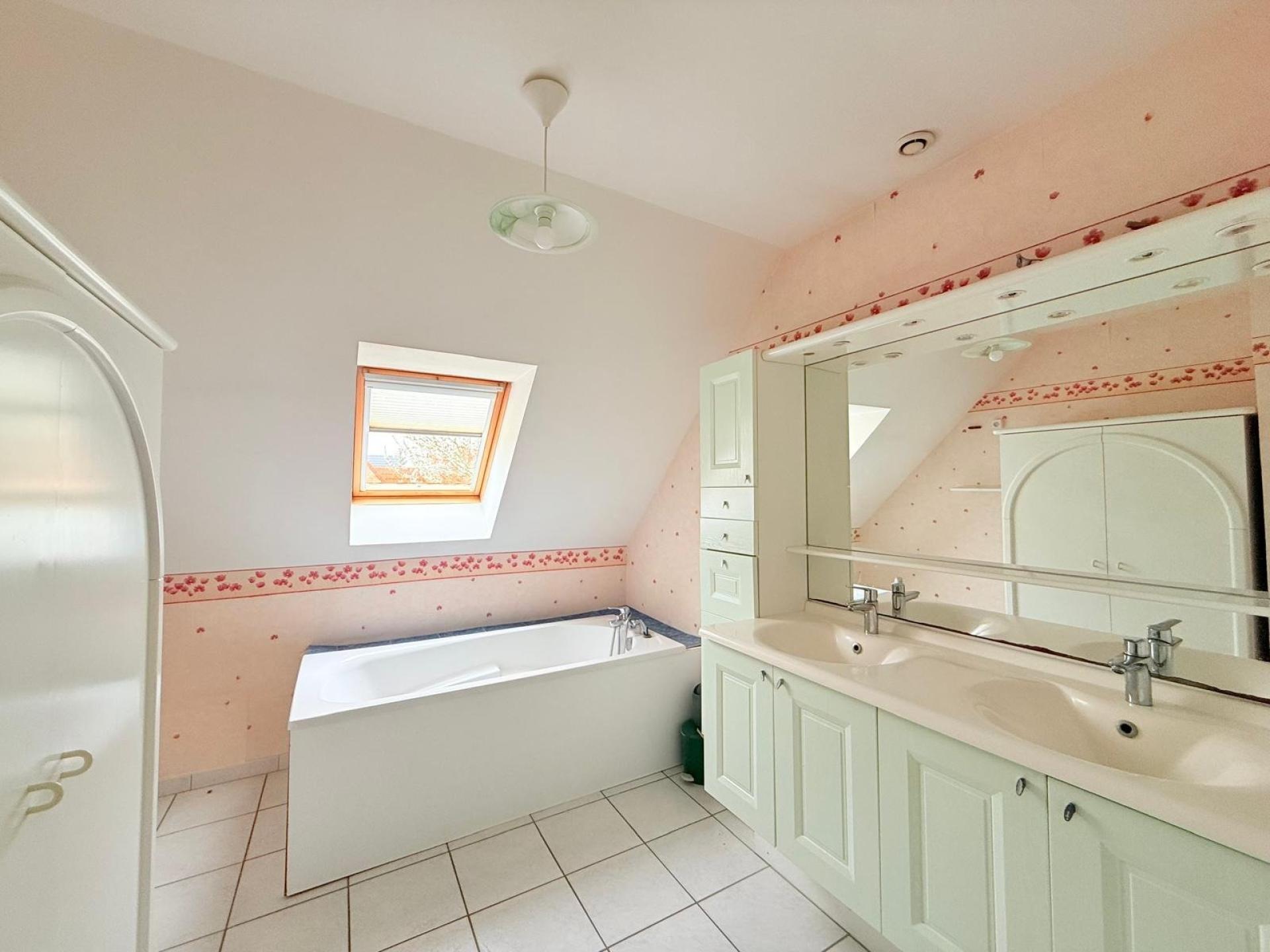 Photo 6 of the listing.