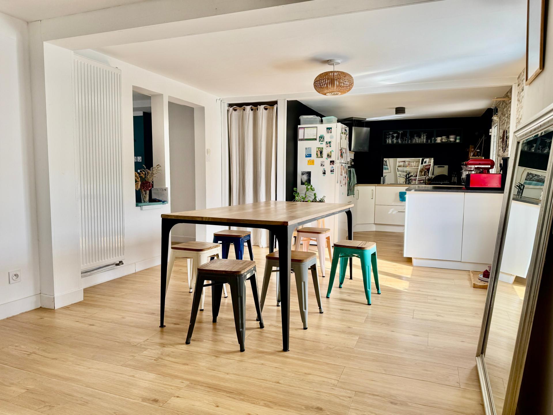 Photo 4 of the listing.