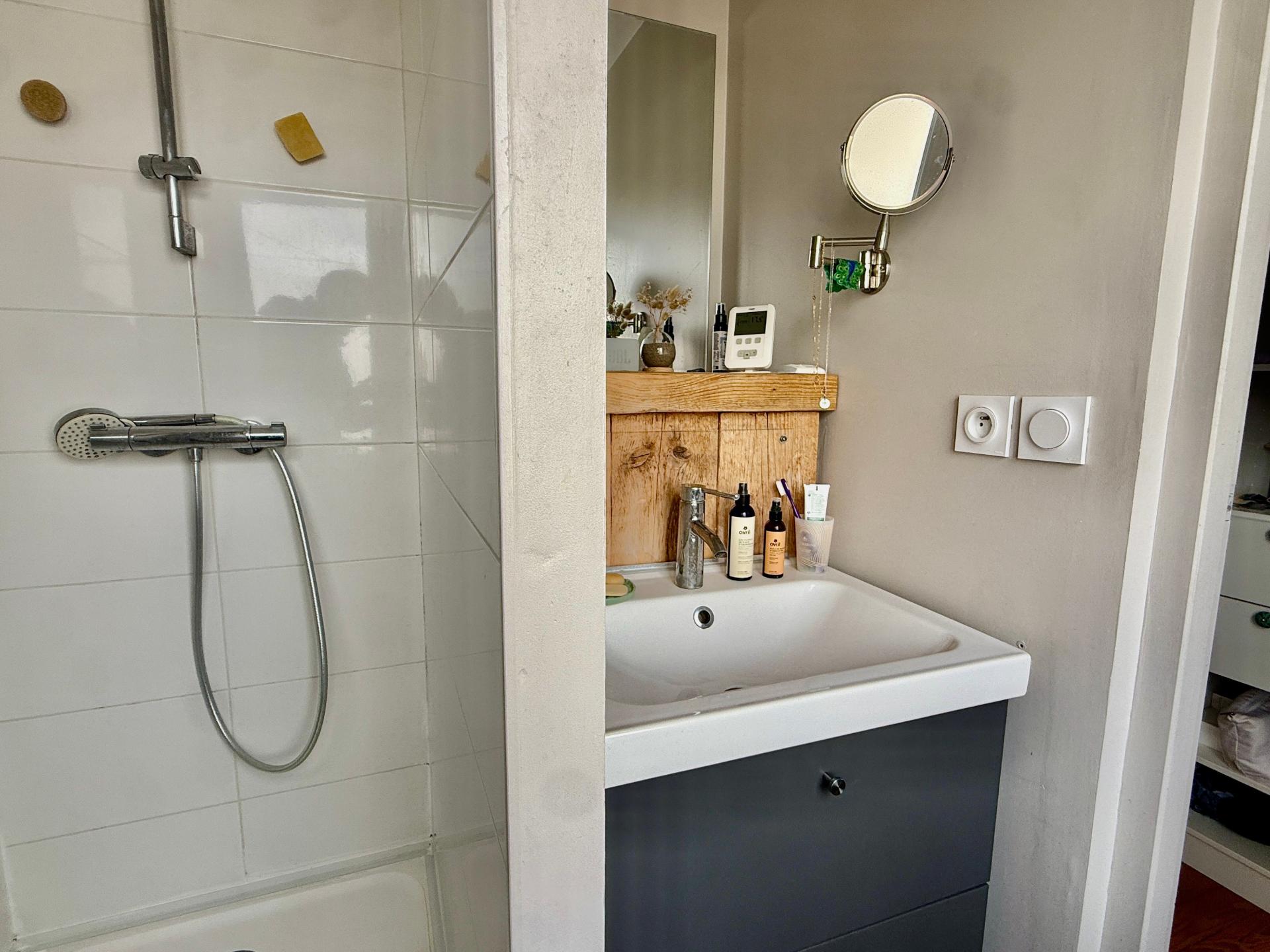 Photo 11 of the listing.