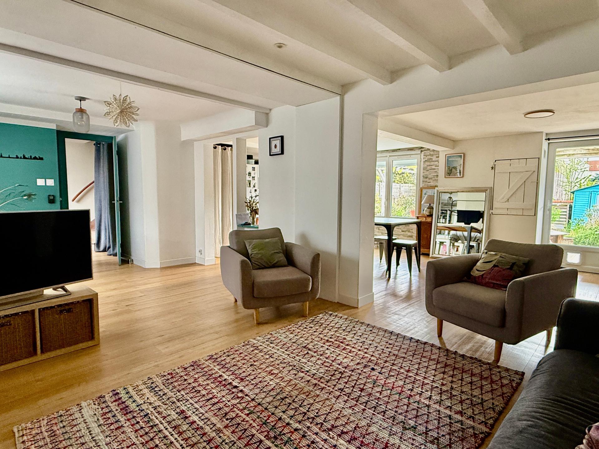 Photo 5 of the listing.