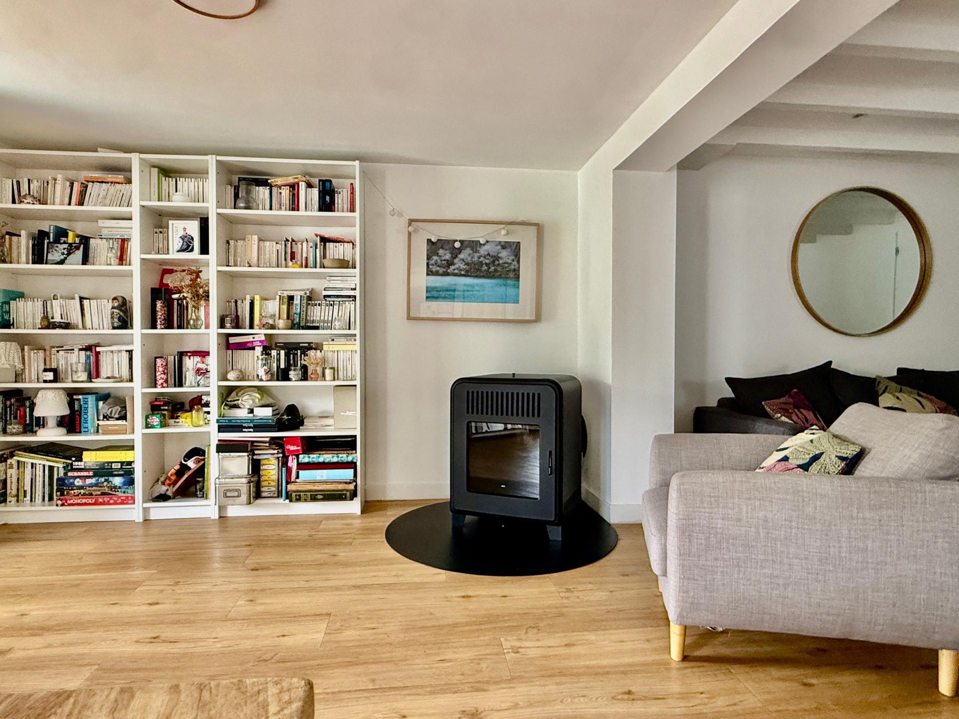 Photo 2 of the listing.