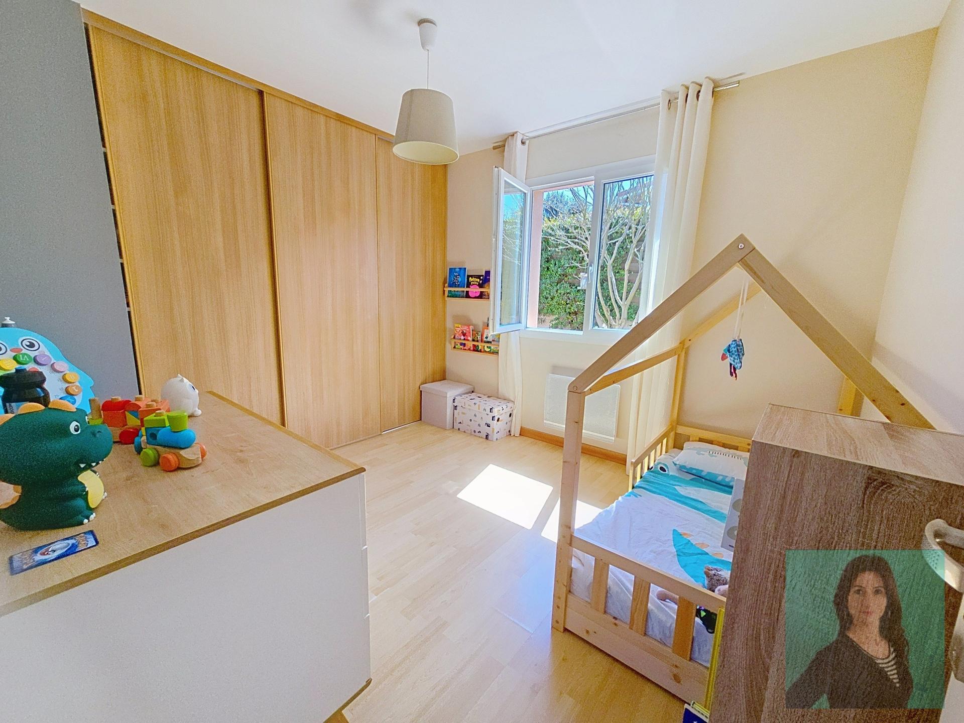 Photo 10 of the listing.