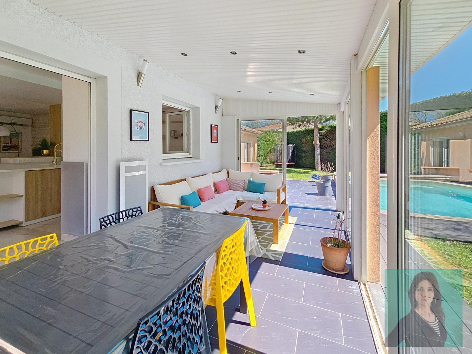 Photo 8 of the listing.