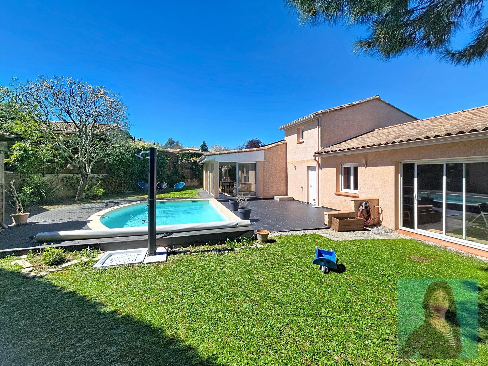 Photo 2 of the listing.