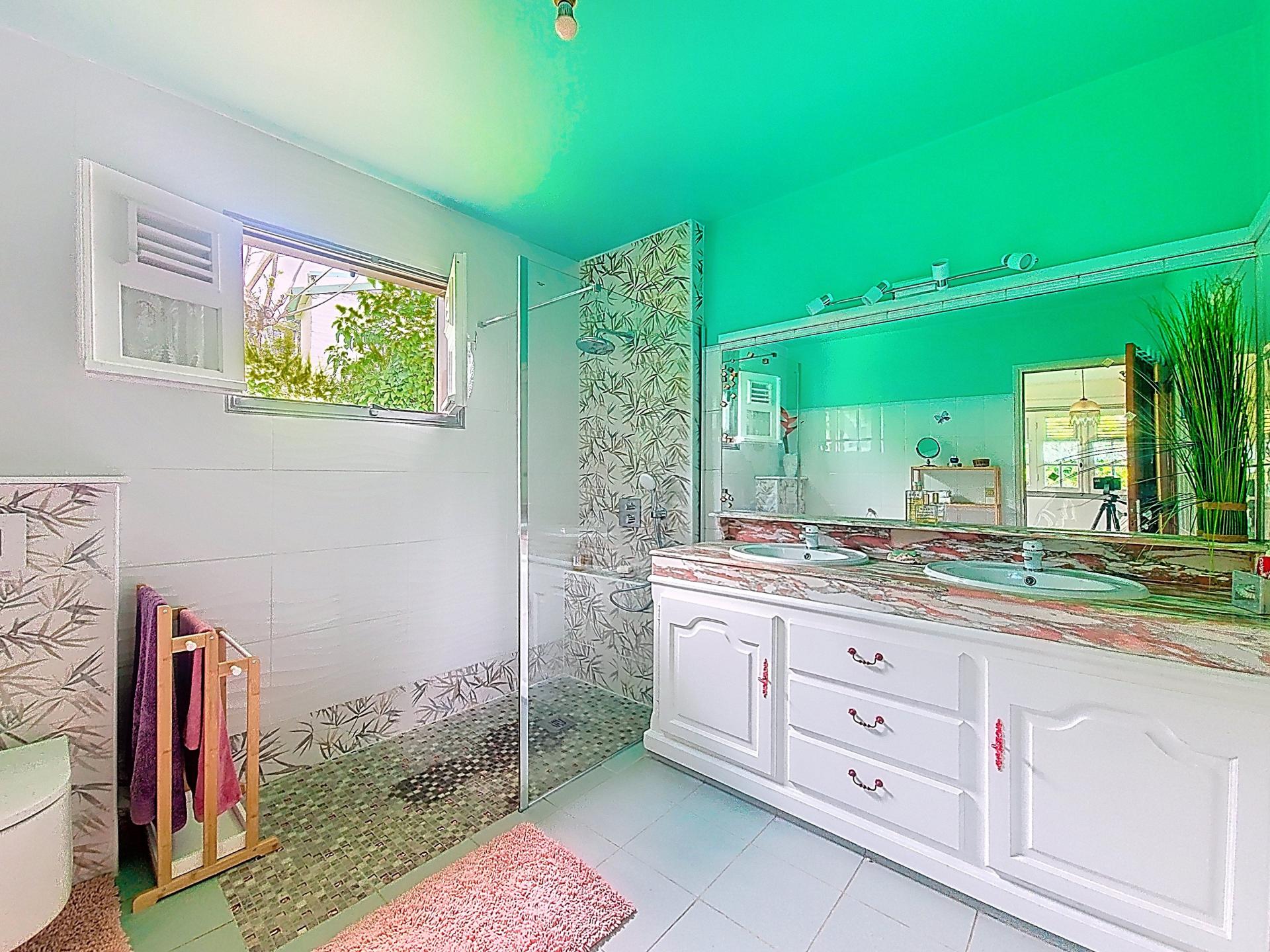 Photo 7 of the listing.