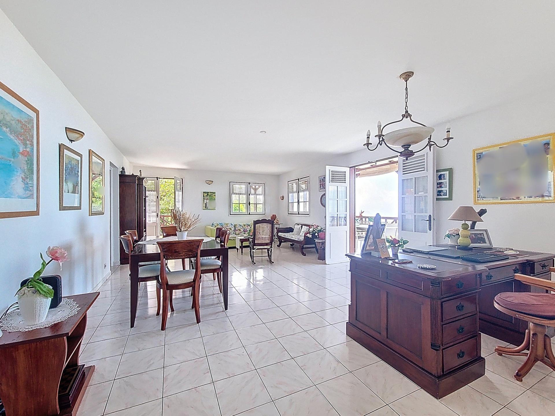 Photo 5 of the listing.