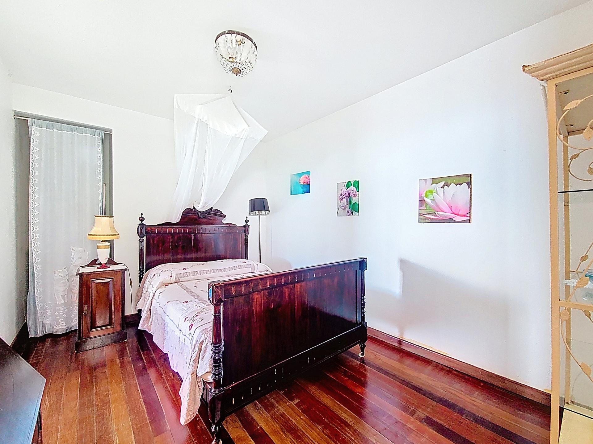 Photo 8 of the listing.