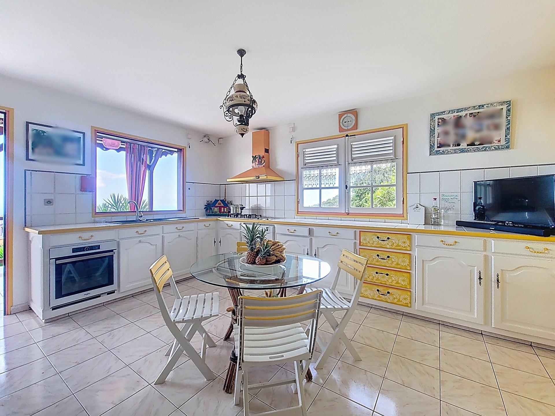 Photo 4 of the listing.