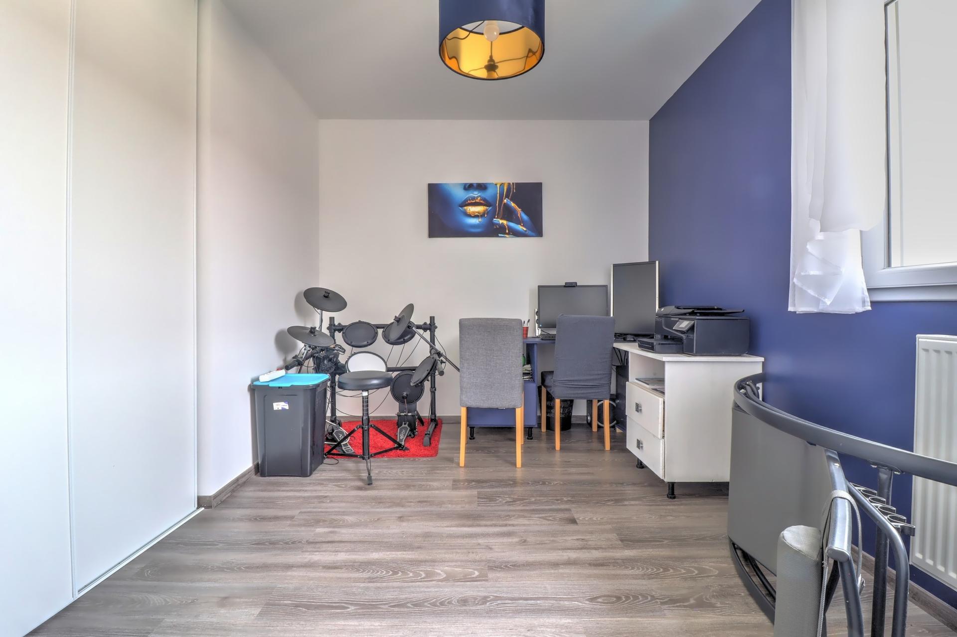 Photo 15 of the listing.