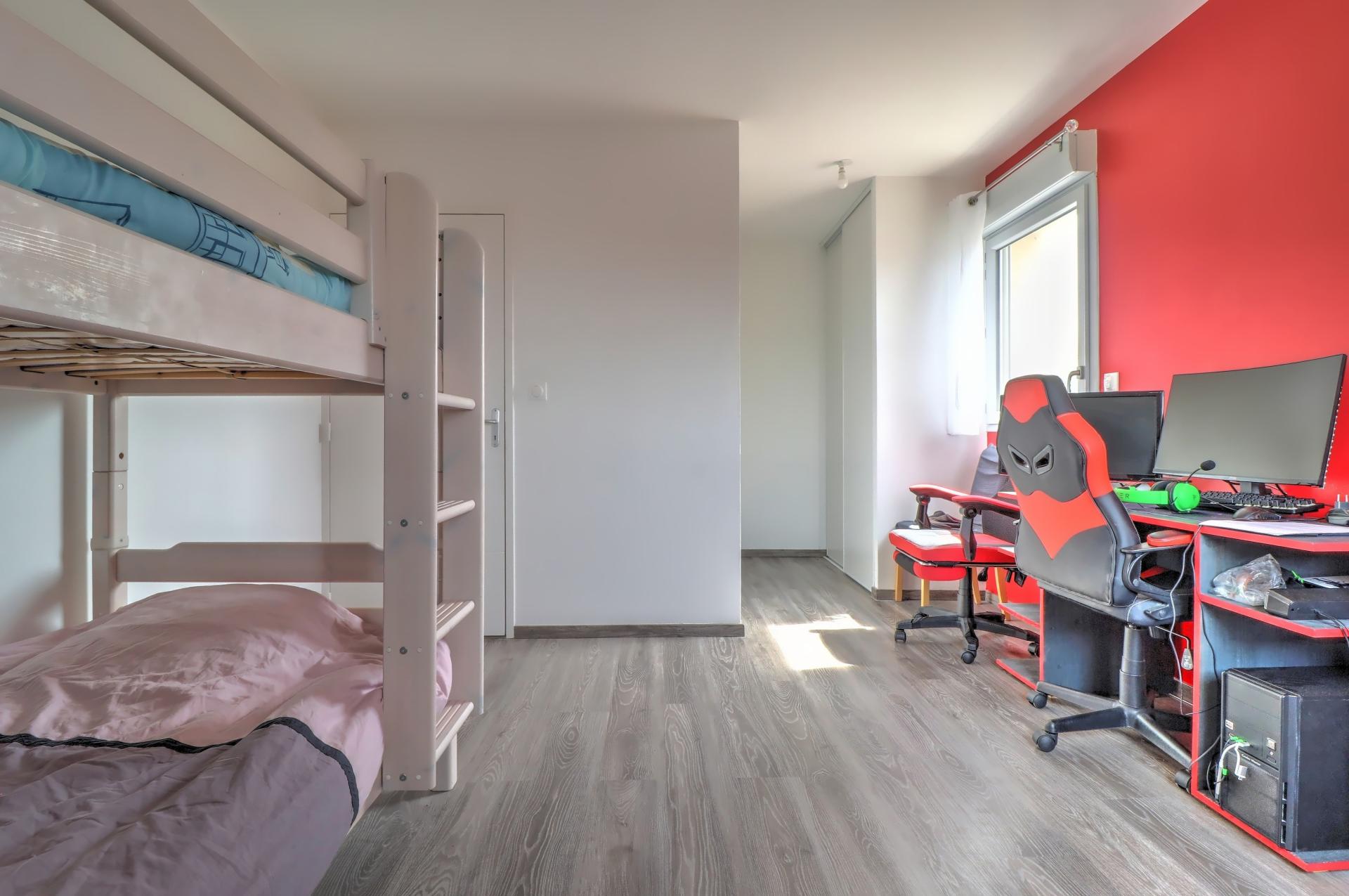 Photo 16 of the listing.