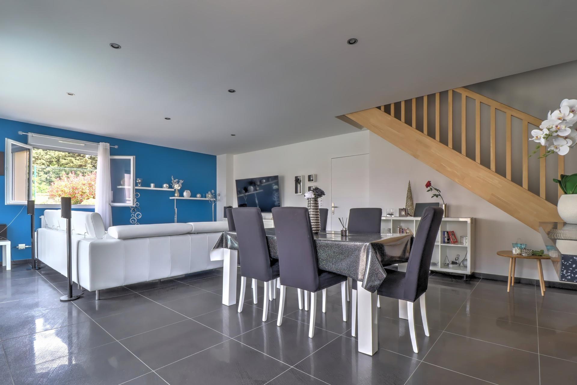 Photo 8 of the listing.