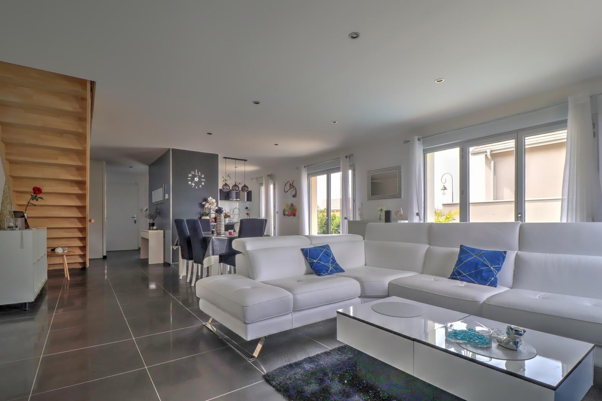 Photo 4 of the listing.