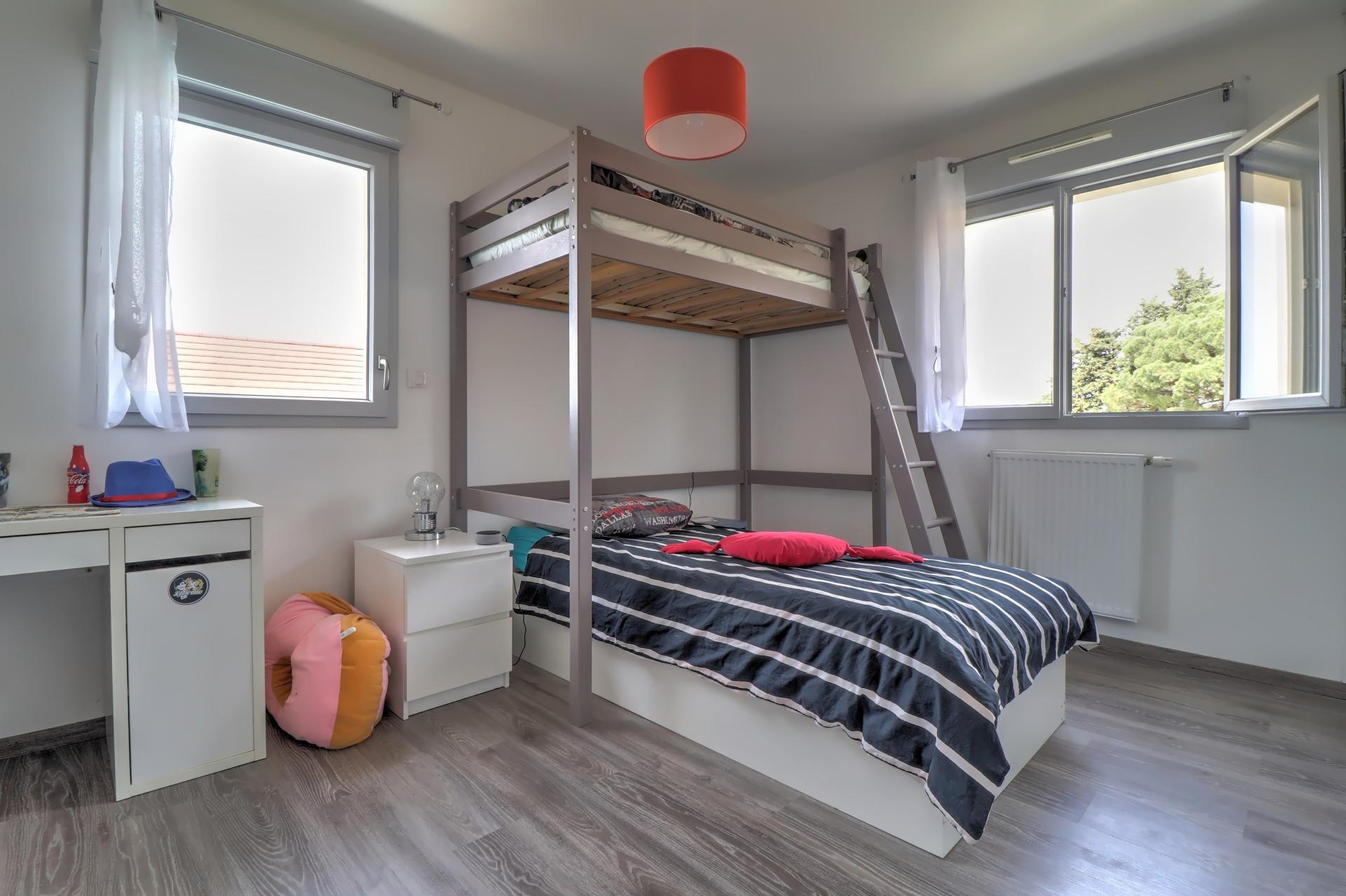 Photo 13 of the listing.