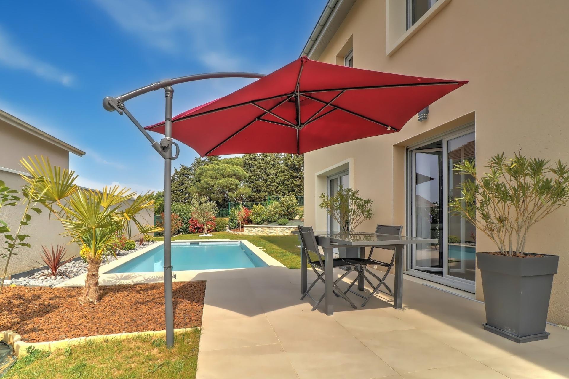 Photo 2 of the listing.