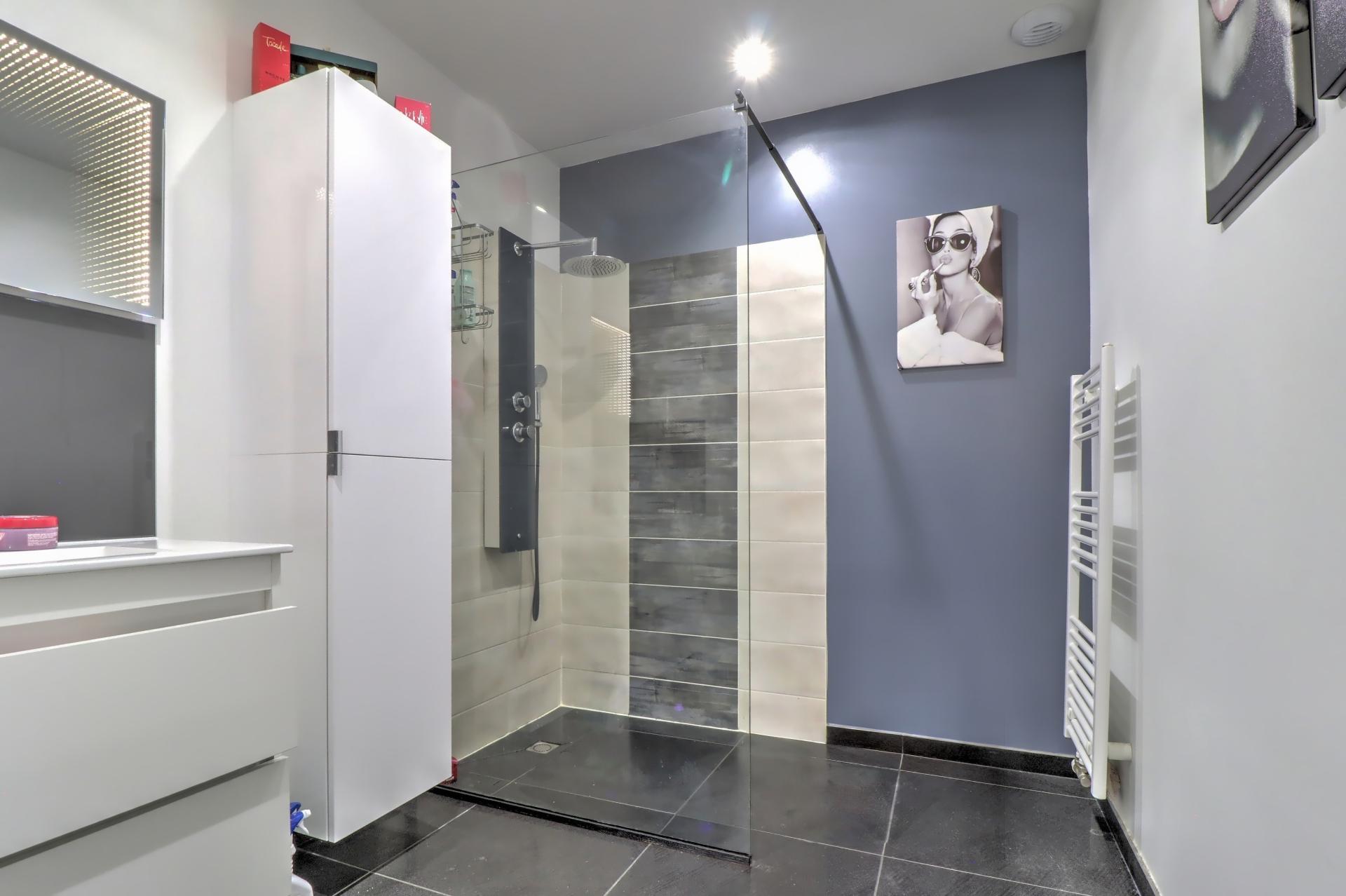 Photo 11 of the listing.