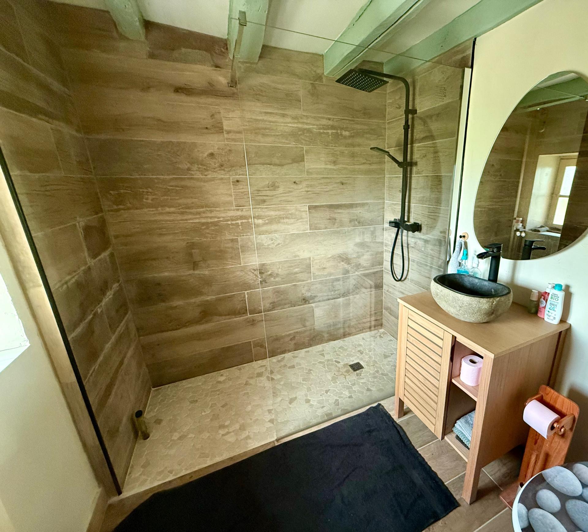 Photo 9 of the listing.