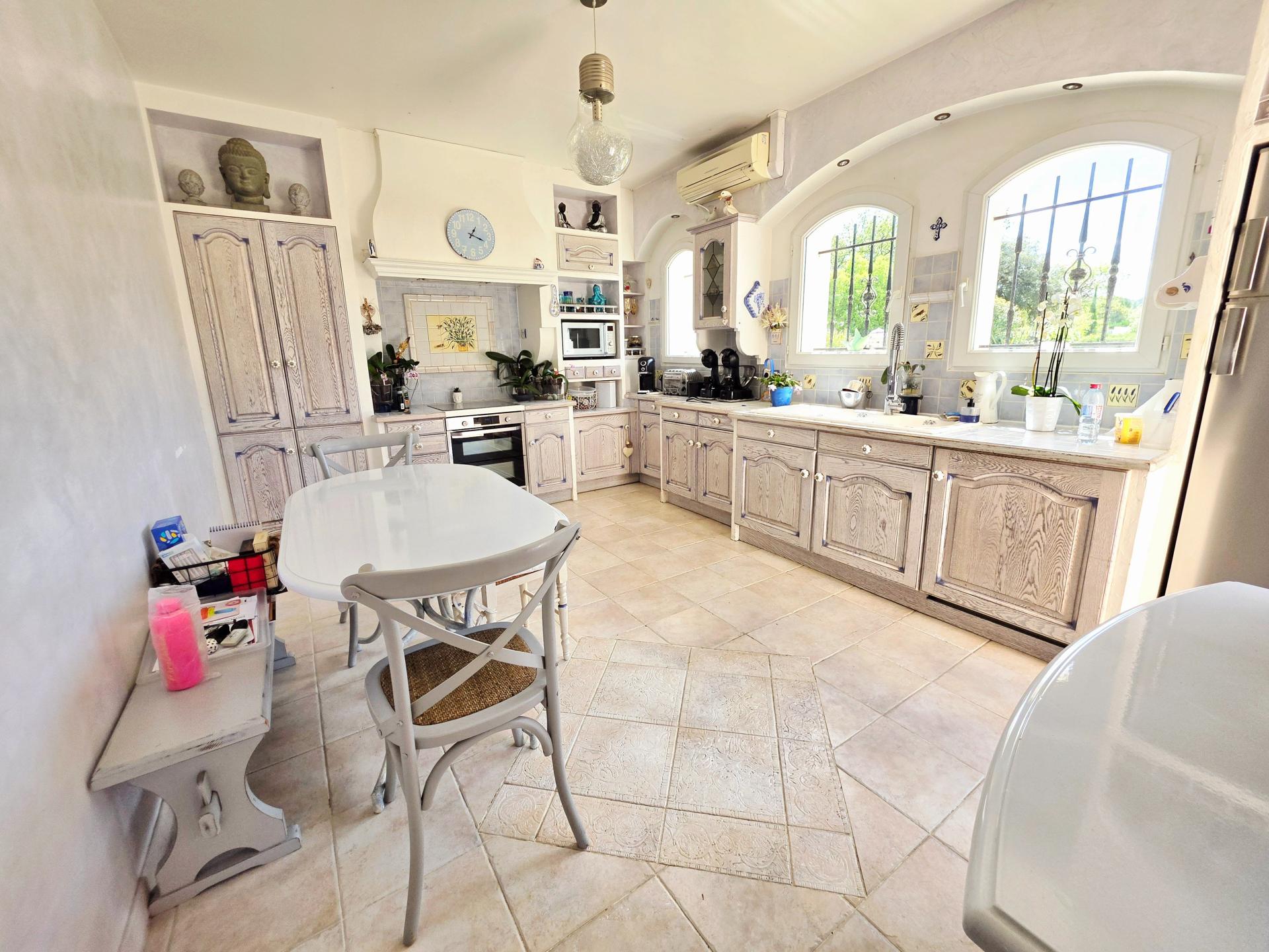 Photo 11 of the listing.
