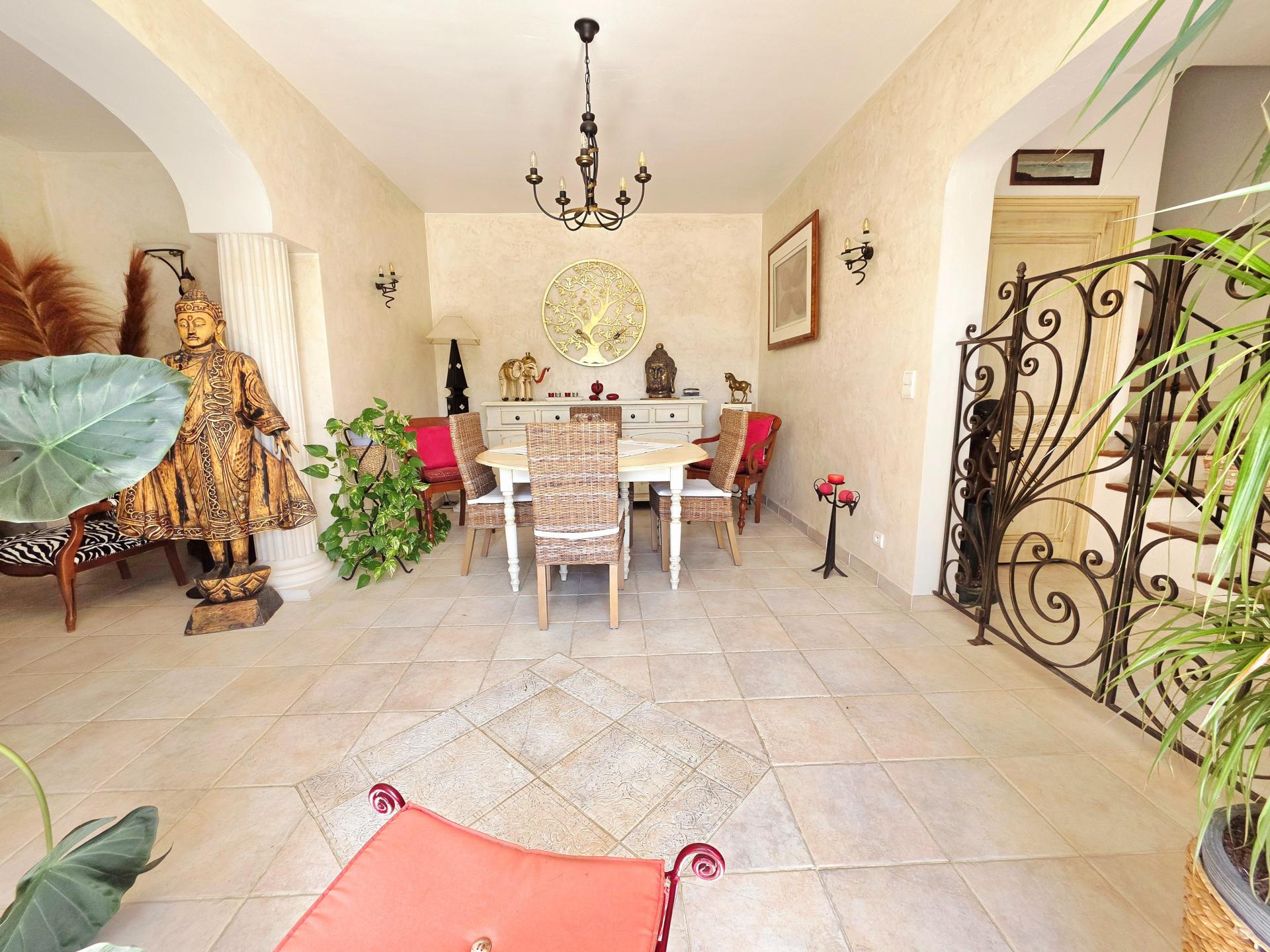 Photo 7 of the listing.