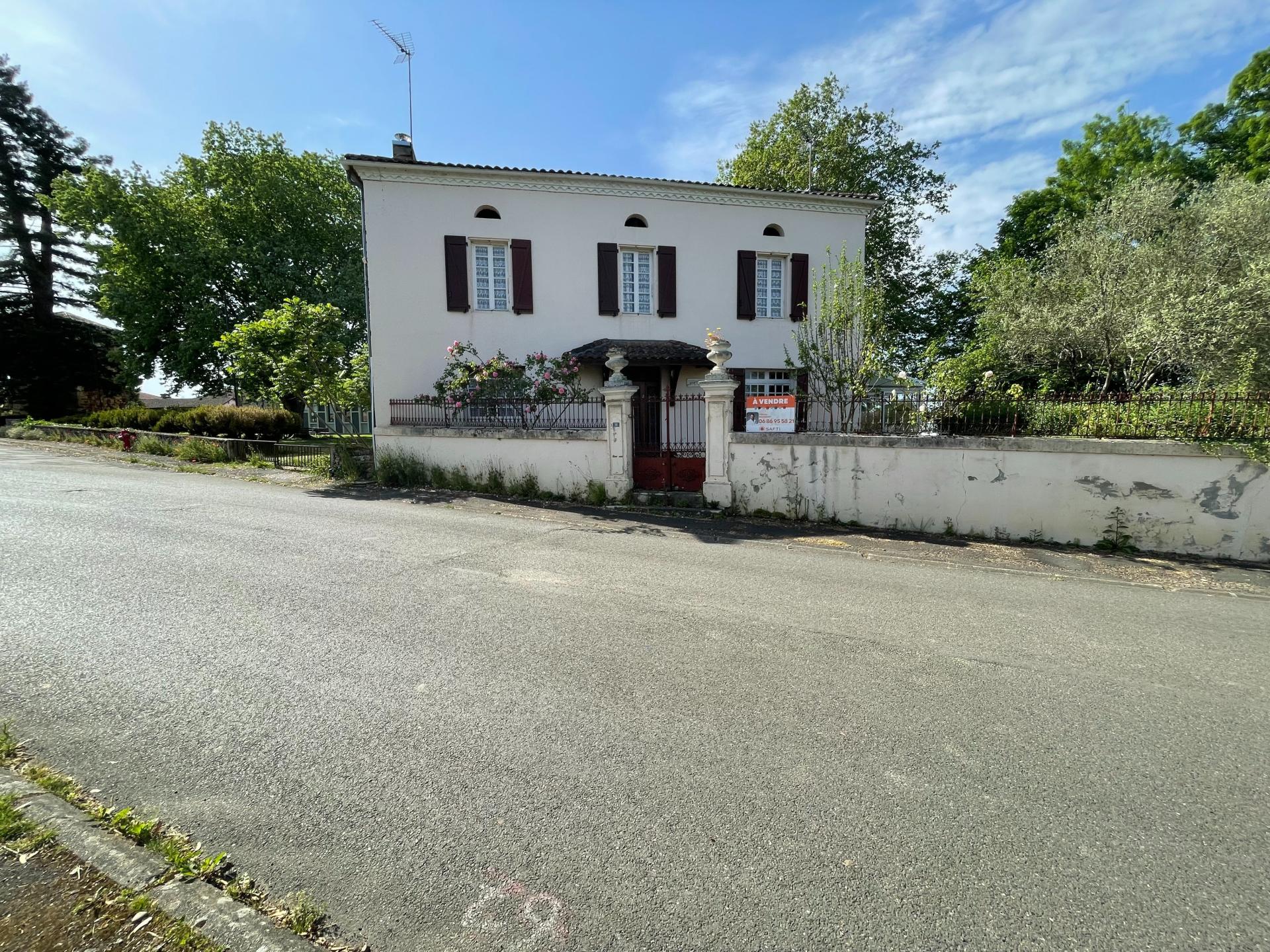 Photo SAFTI — Maison 9 pièces, 195 m² à Saint Loubouer