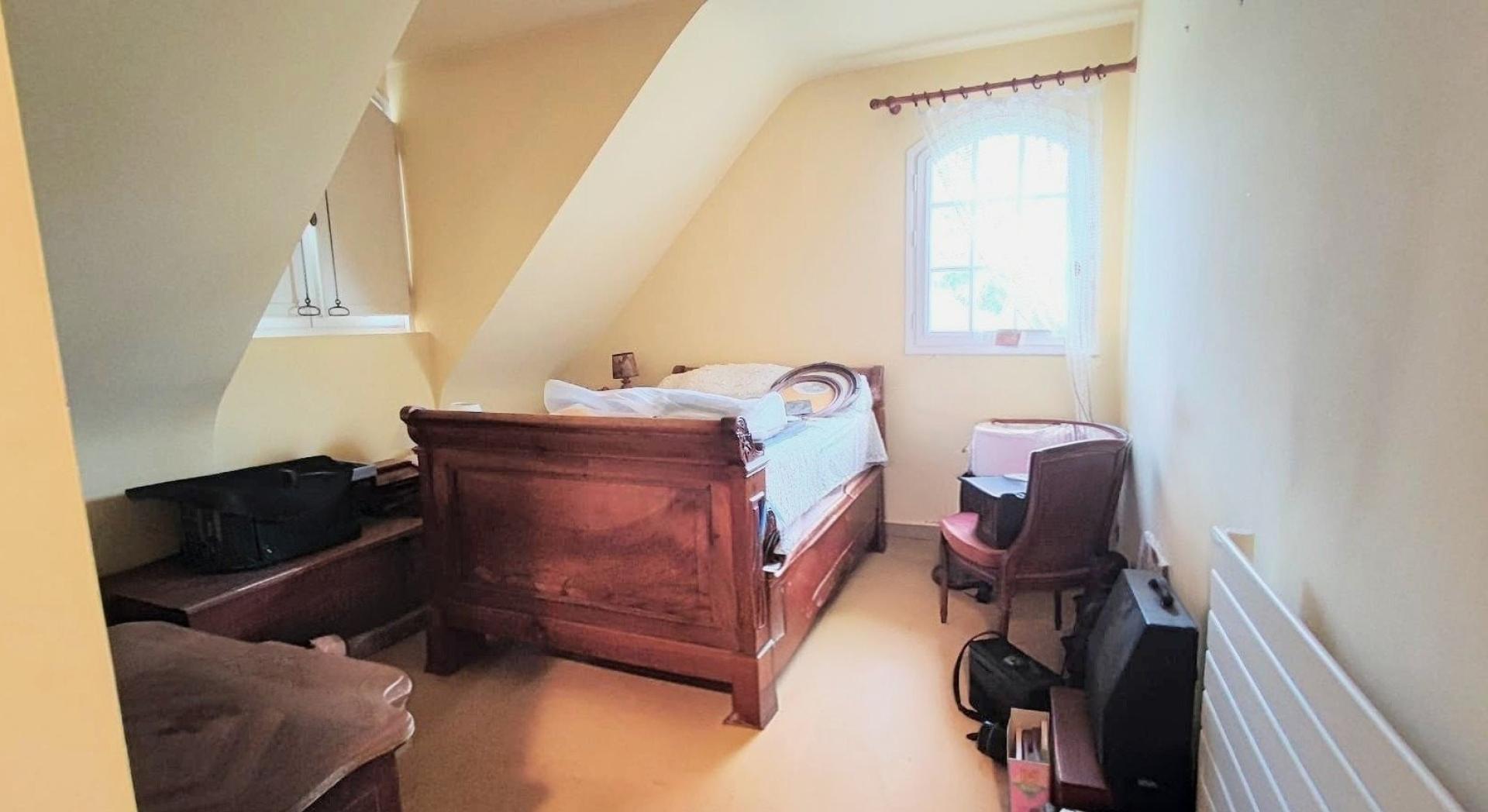 Photo 7 of the listing.