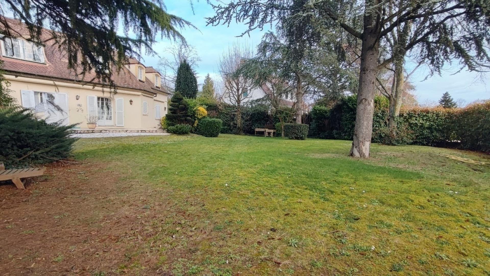 Photo 12 of the listing.