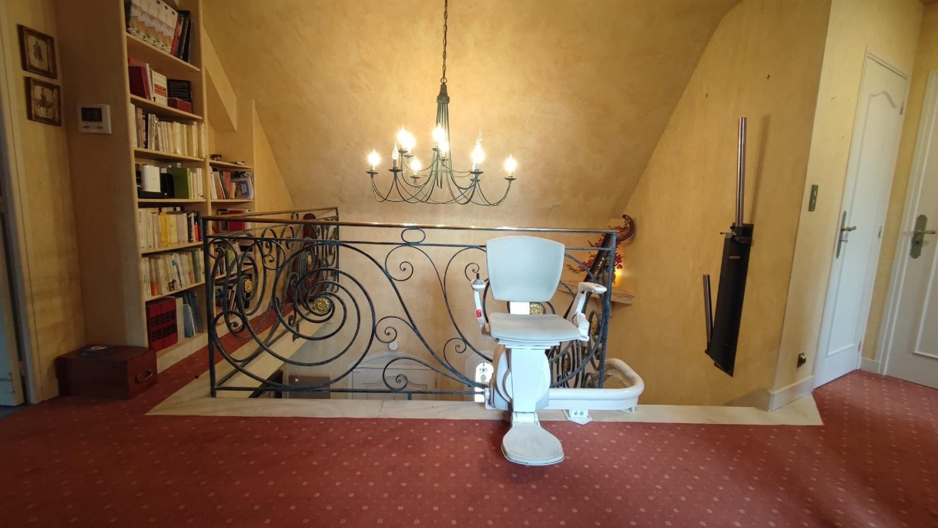 Photo 4 of the listing.