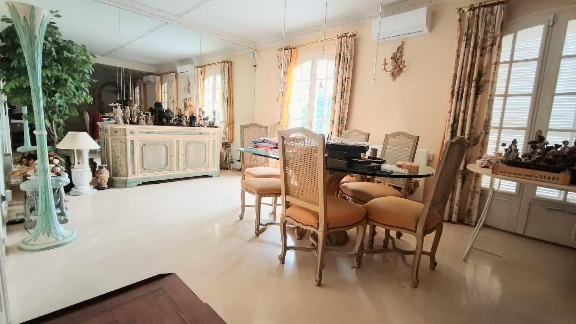 Photo 3 of the listing.