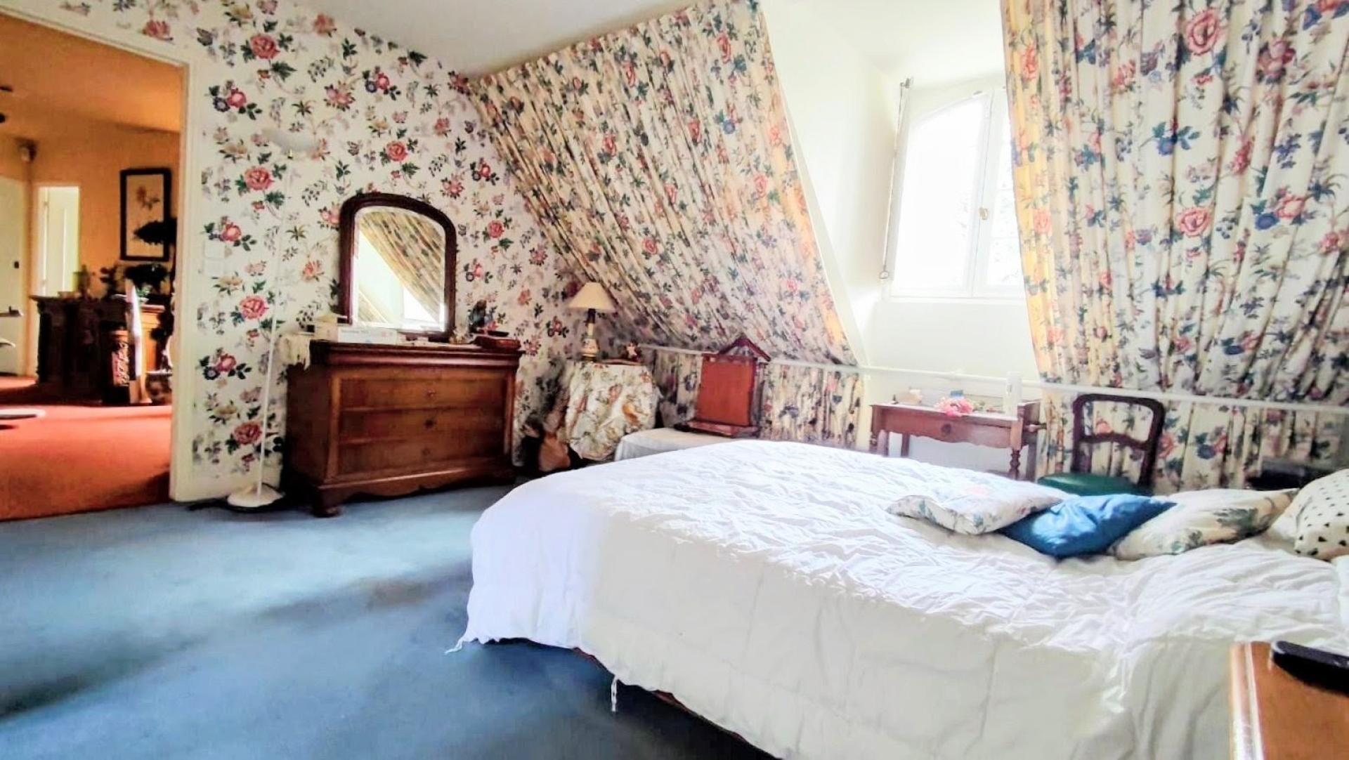 Photo 6 of the listing.