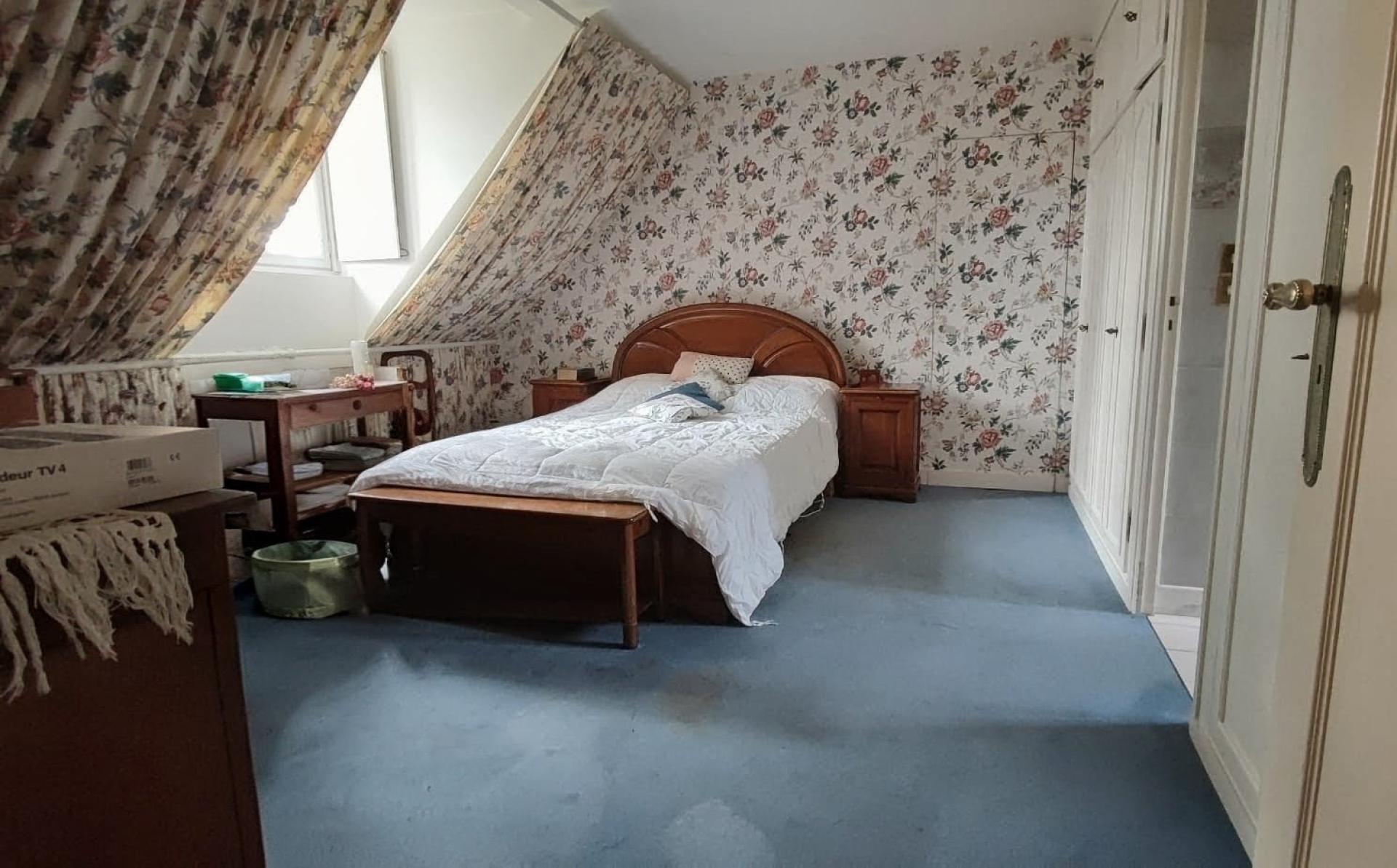 Photo 8 of the listing.