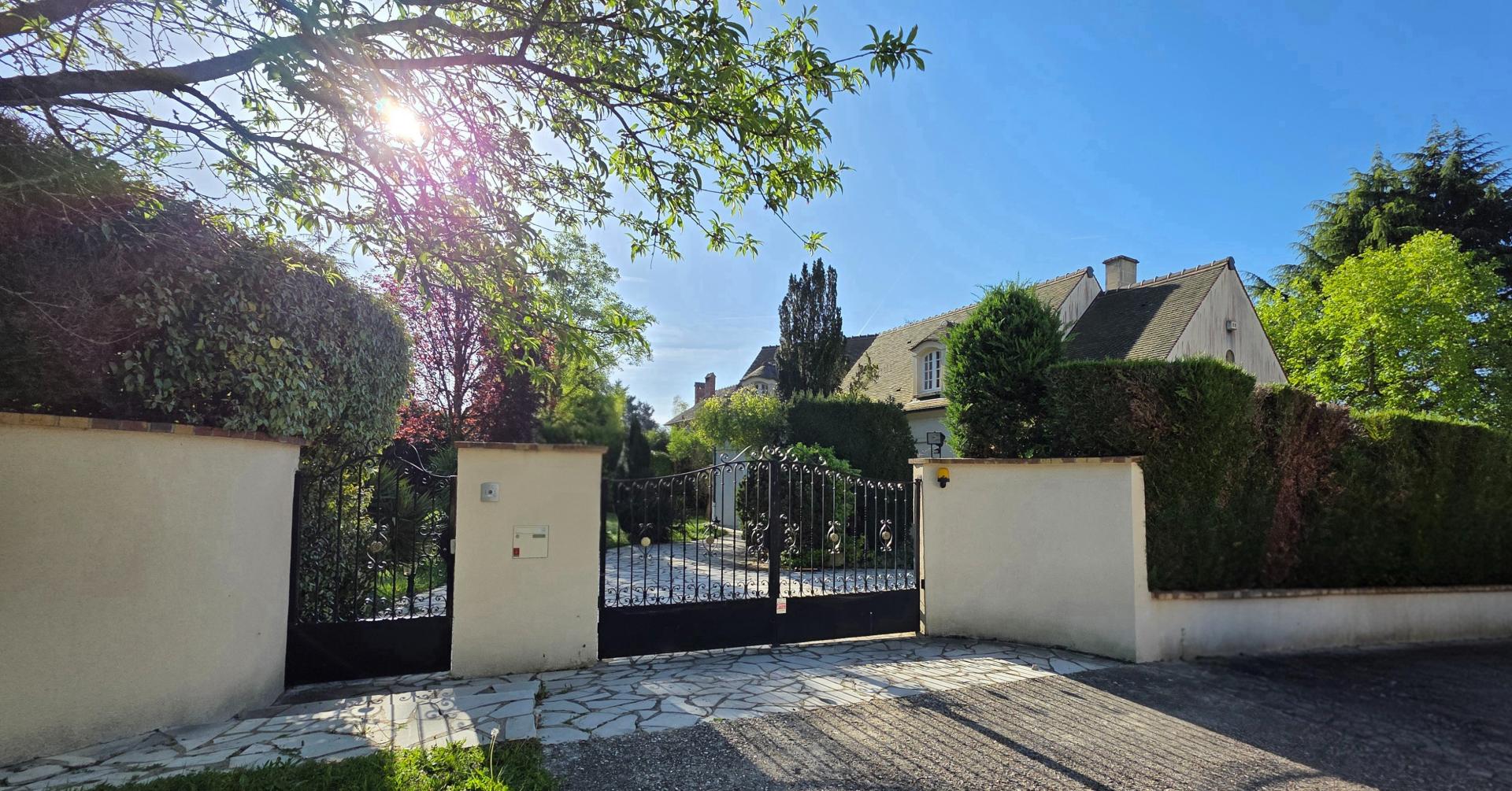 Photo 14 of the listing.