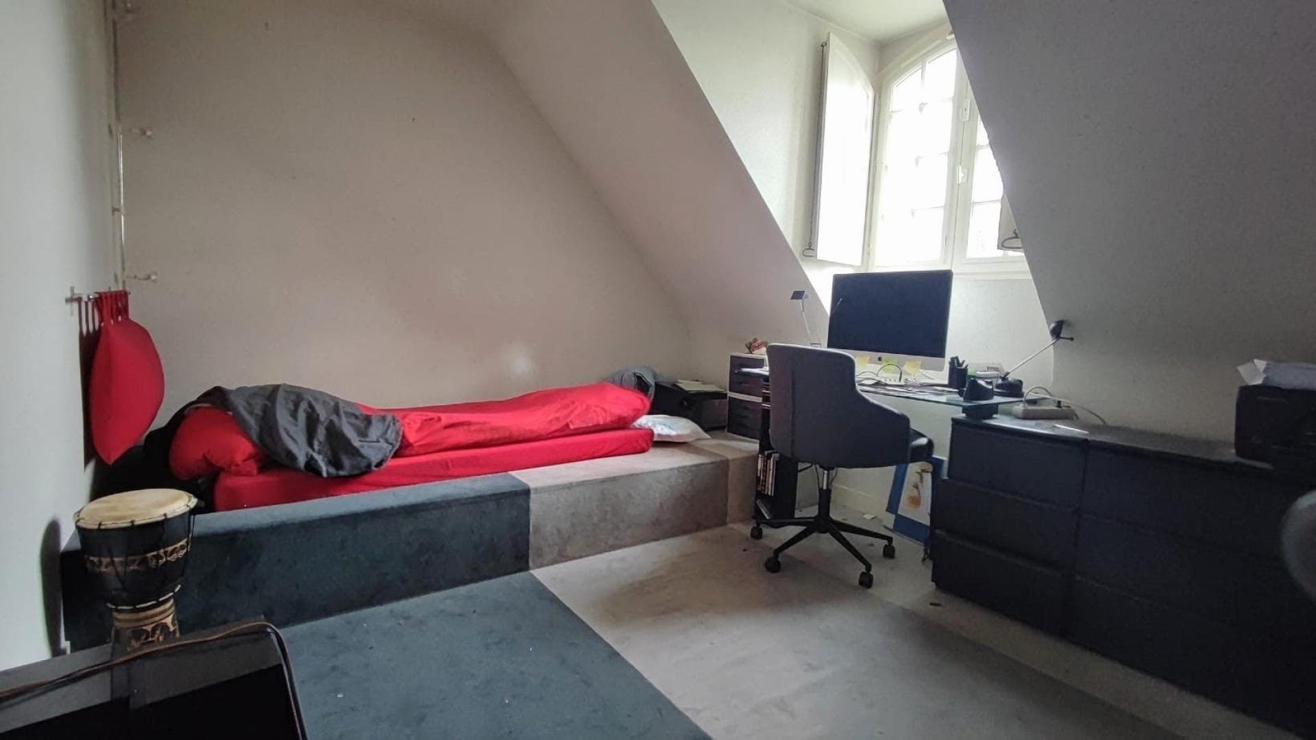 Photo 5 of the listing.