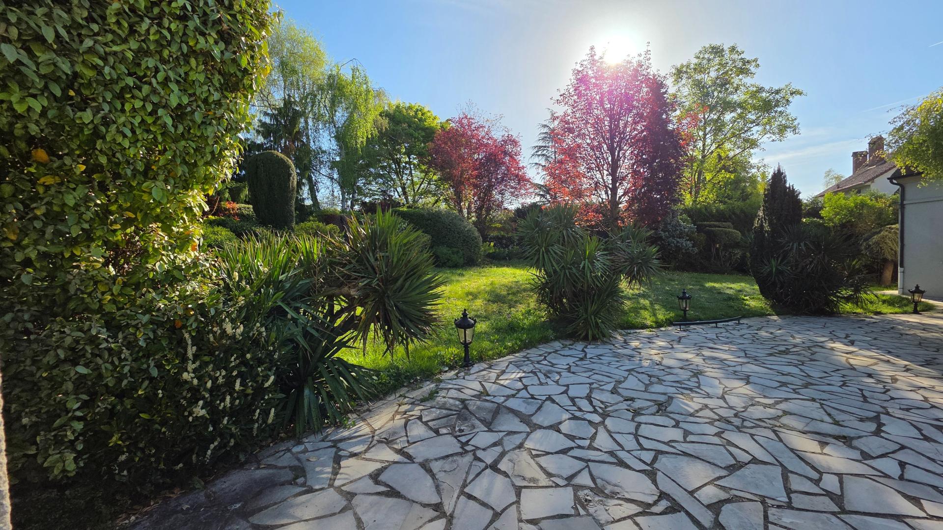 Photo 10 of the listing.